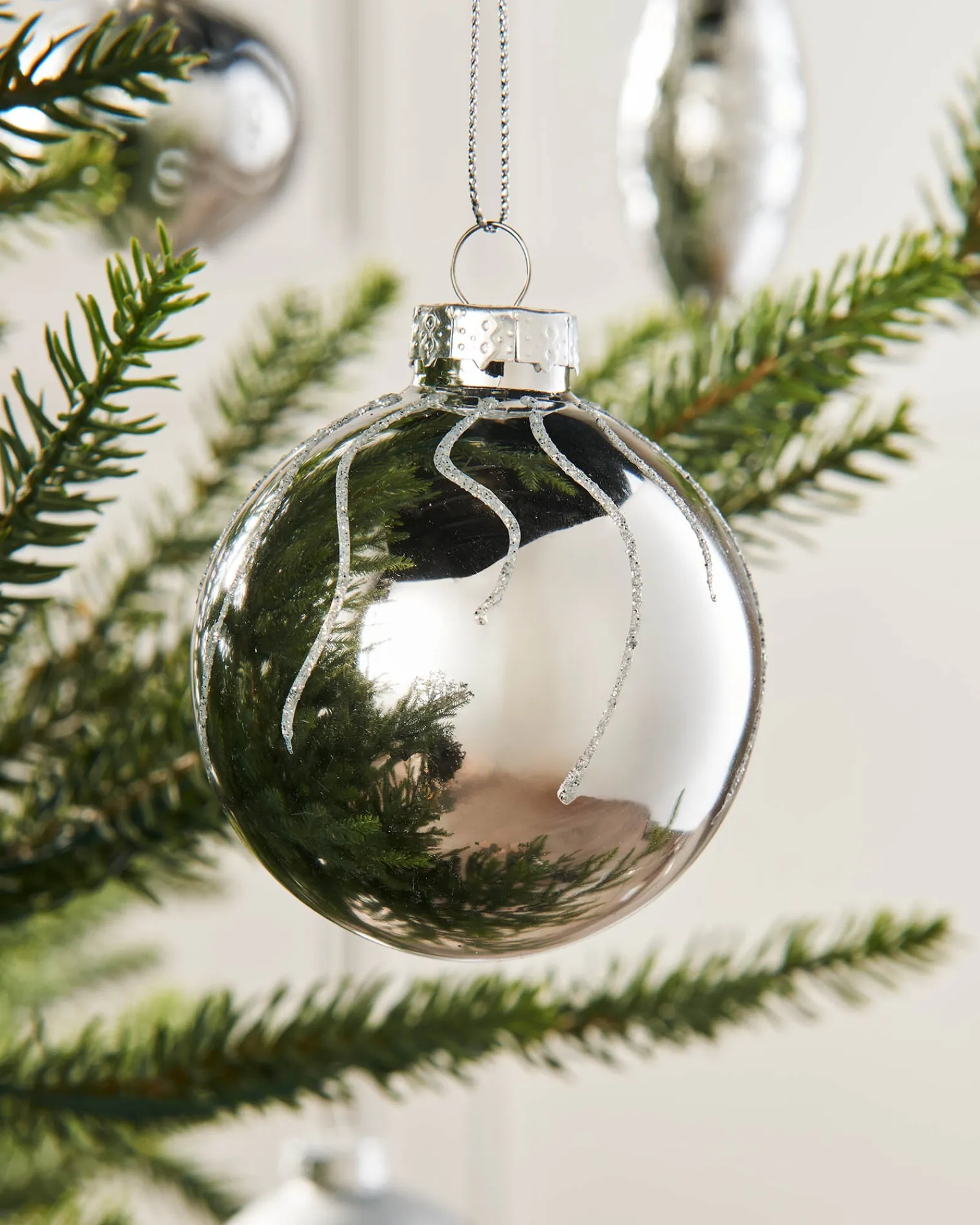 WeRChristmas Silver Glass Baubles, 20 Pack