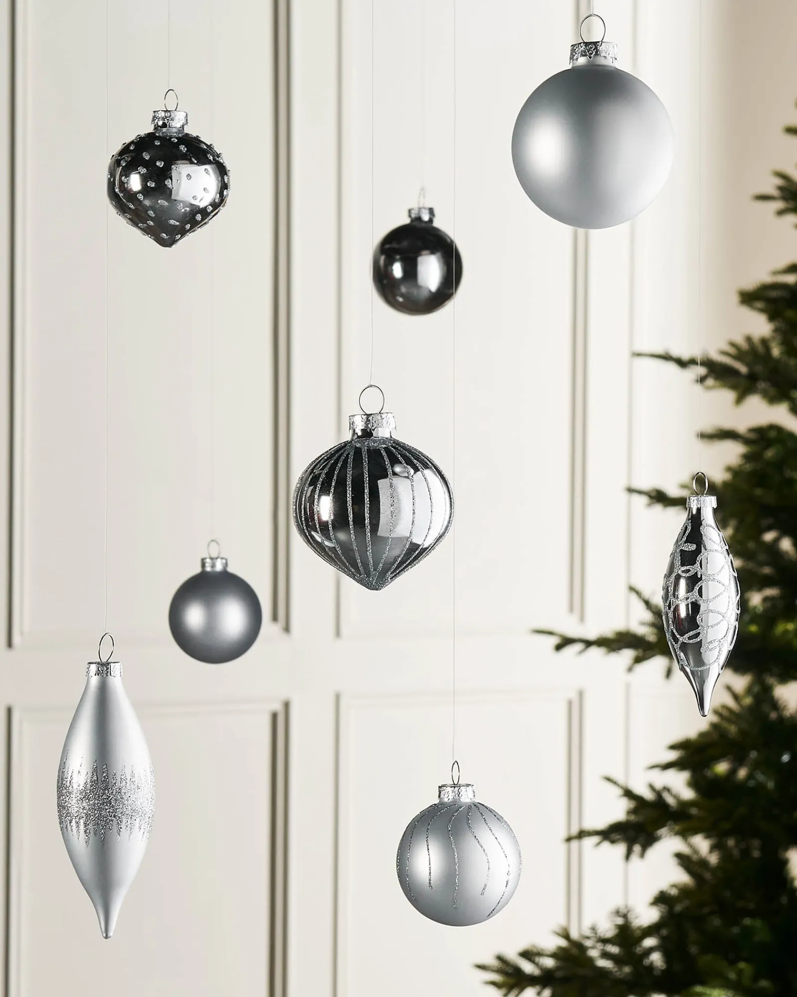 WeRChristmas Silver Glass Baubles, 20 Pack