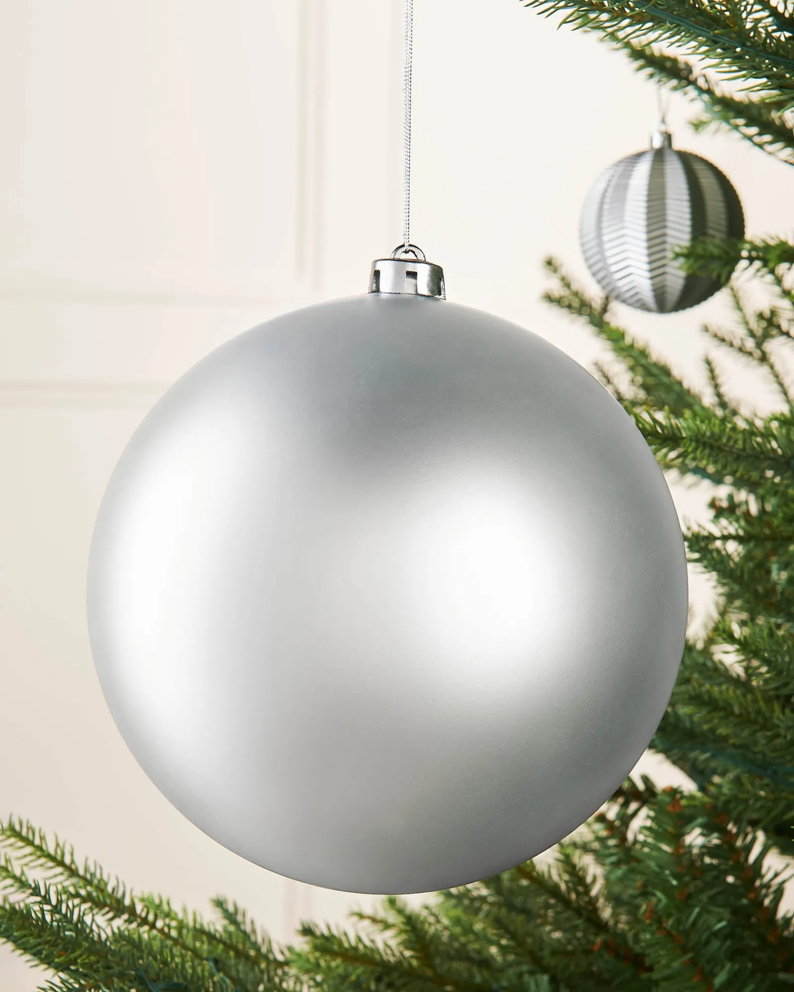 WeRChristmas Silver Large Matt Shatterproof Bauble, 20 Cm