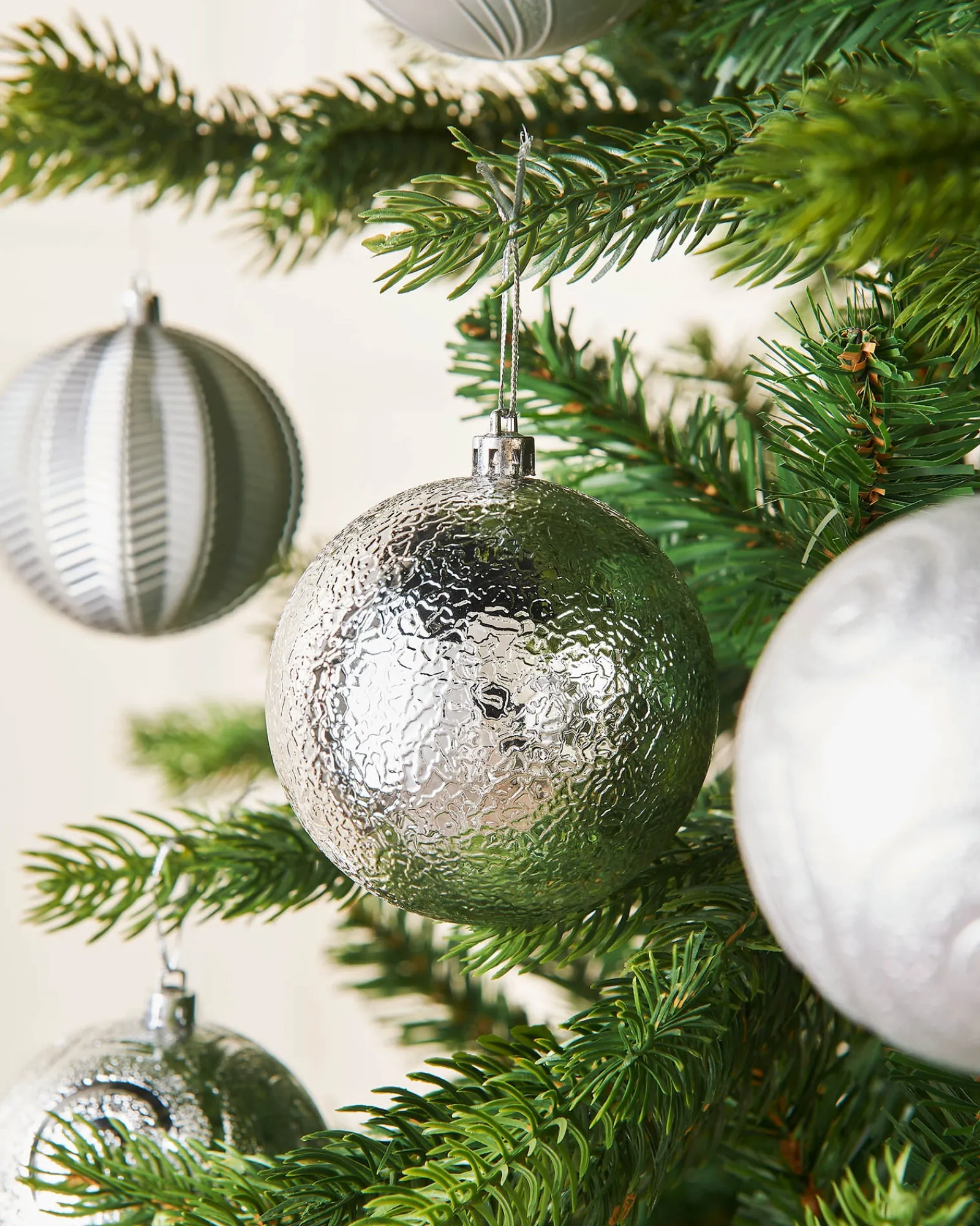 WeRChristmas Silver Shatterproof Baubles, 16 Pack, 8 Cm