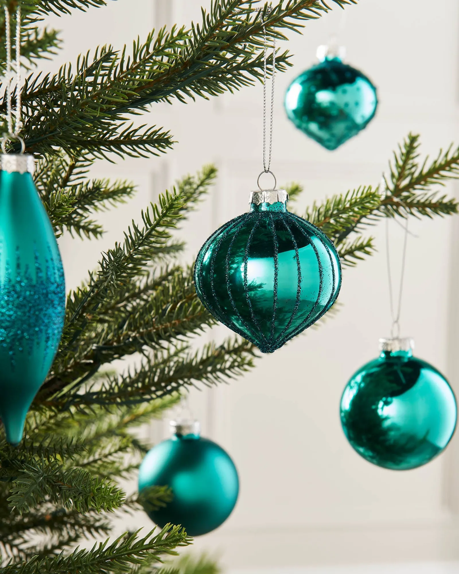WeRChristmas Teal Glass Baubles, 20 Pack