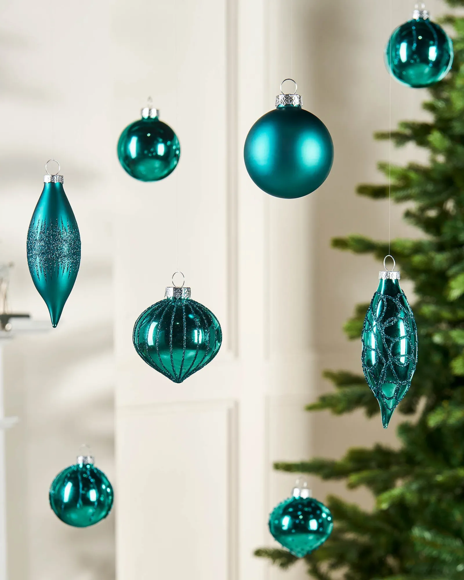 WeRChristmas Teal Glass Baubles, 20 Pack