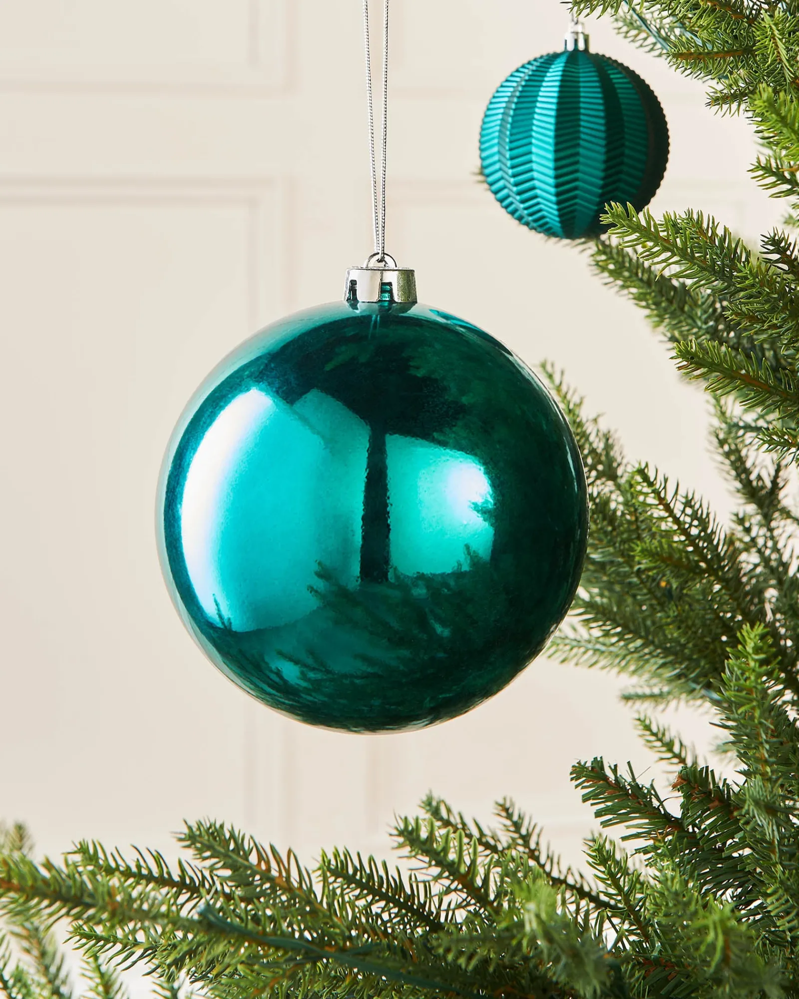 WeRChristmas Teal Large Gloss Shatterproof Bauble, 15 Cm