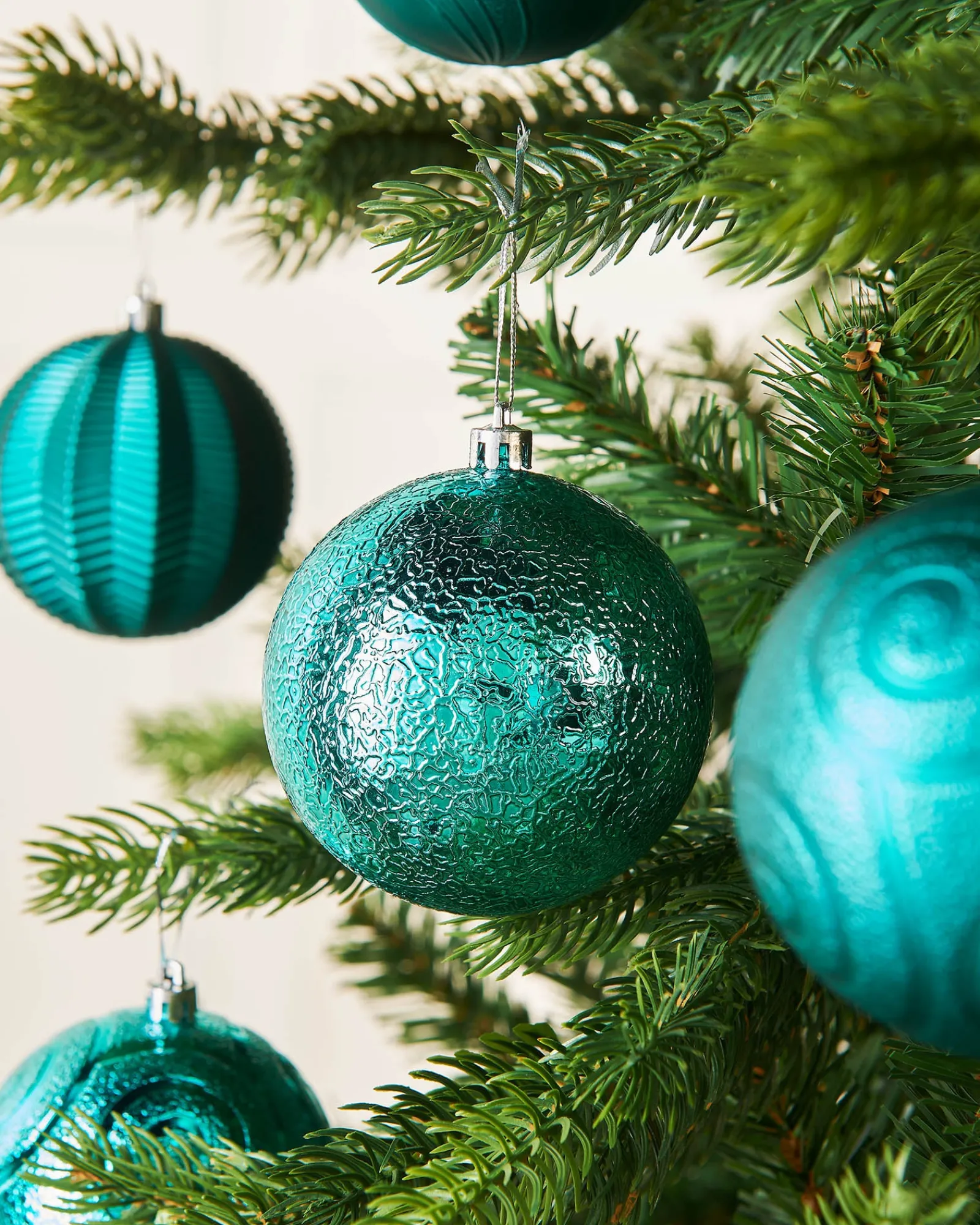 WeRChristmas Teal Shatterproof Baubles, 16 Pack, 8 Cm