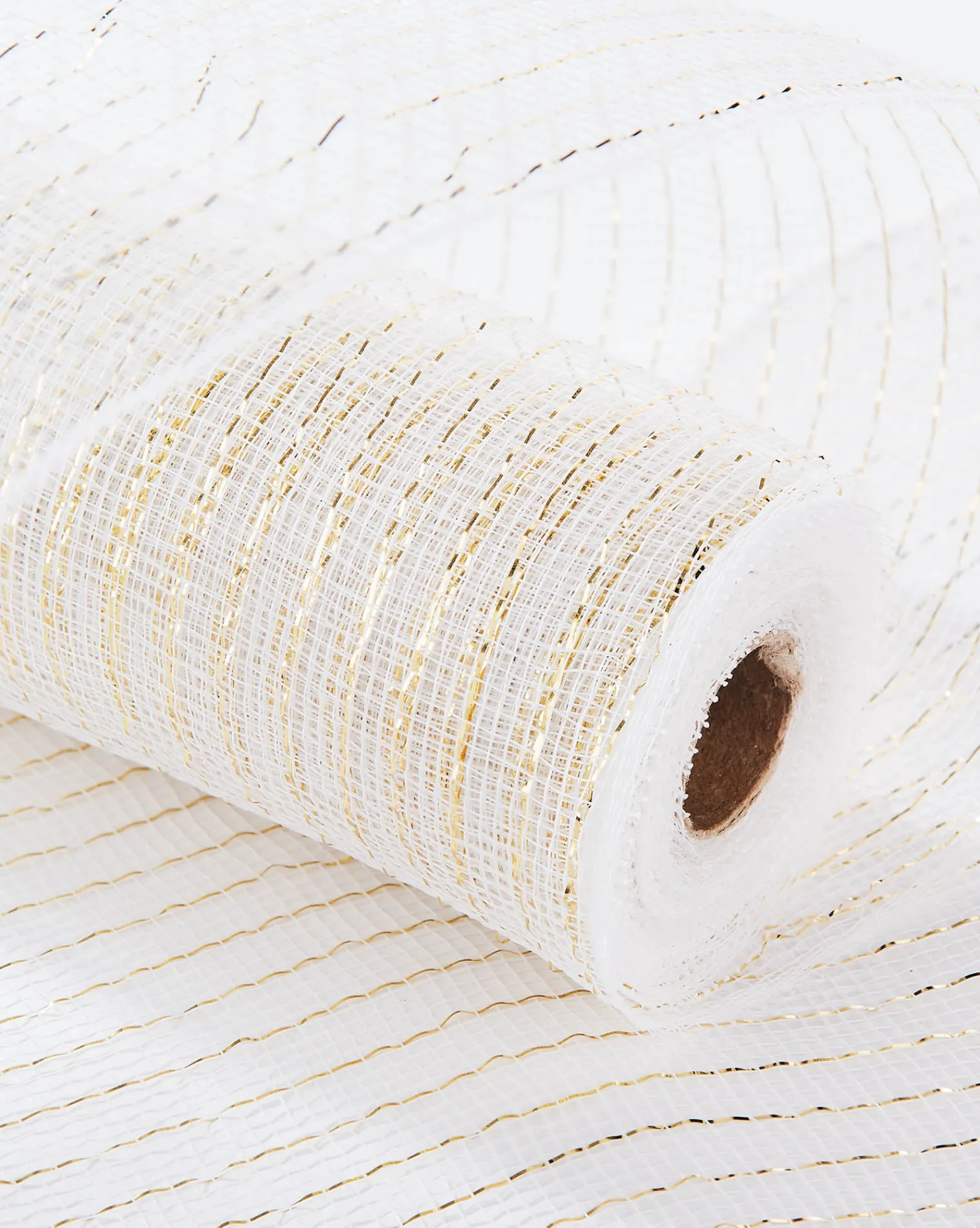 WeRChristmas White Mesh With Pale Gold Foil, 9 M