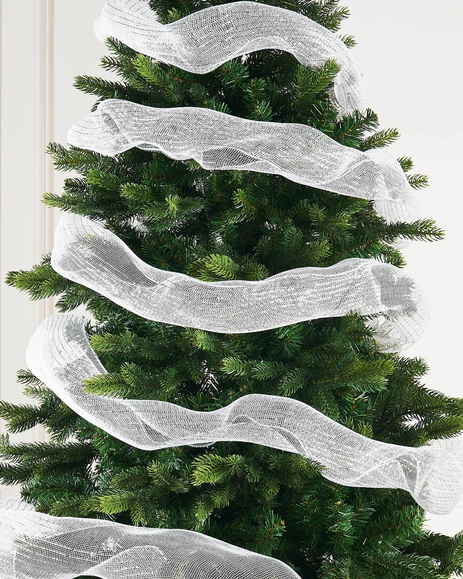 WeRChristmas White Mesh With Pale Gold Foil, 9 M