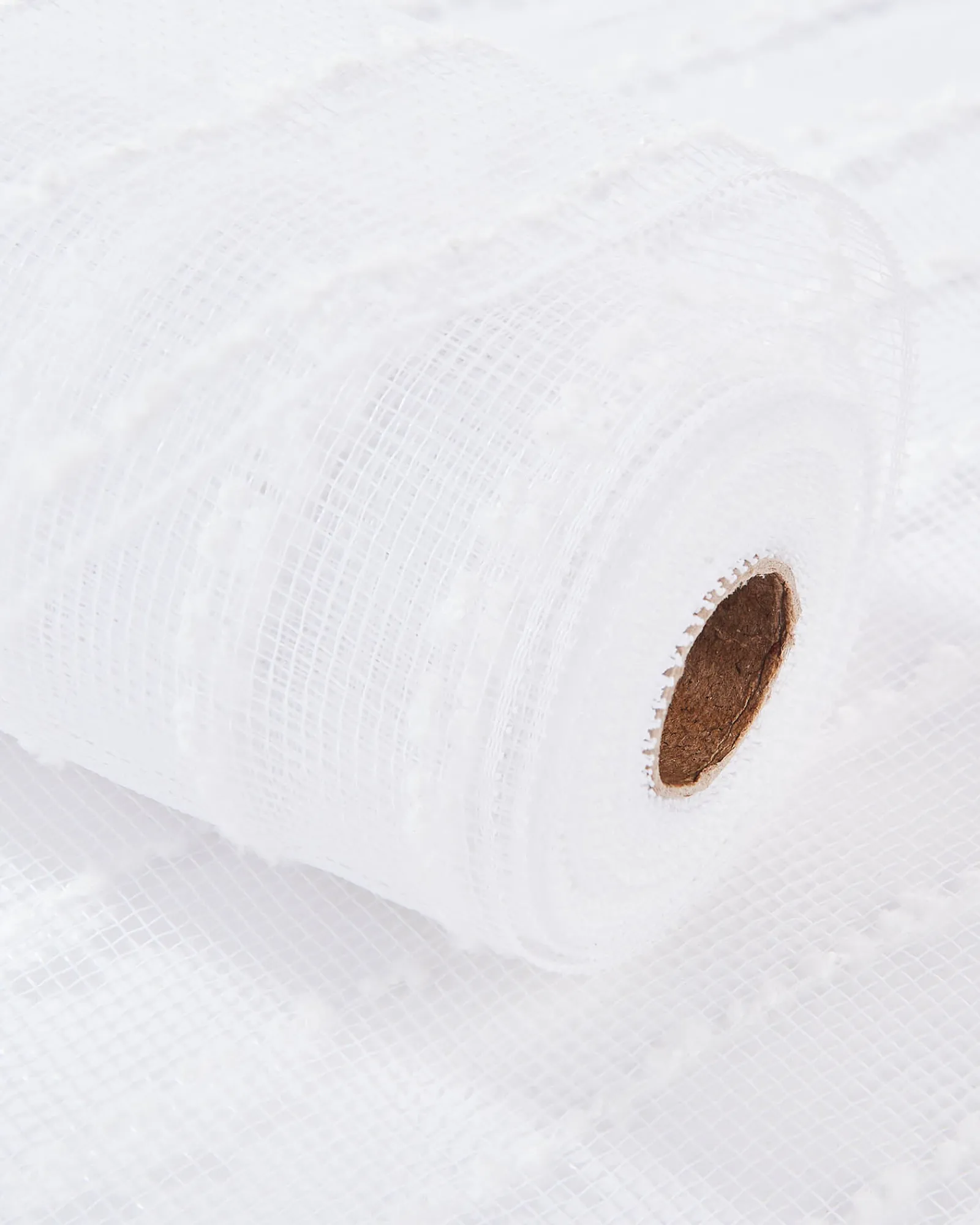 WeRChristmas White Mesh With White Dacron Lines, 9 M