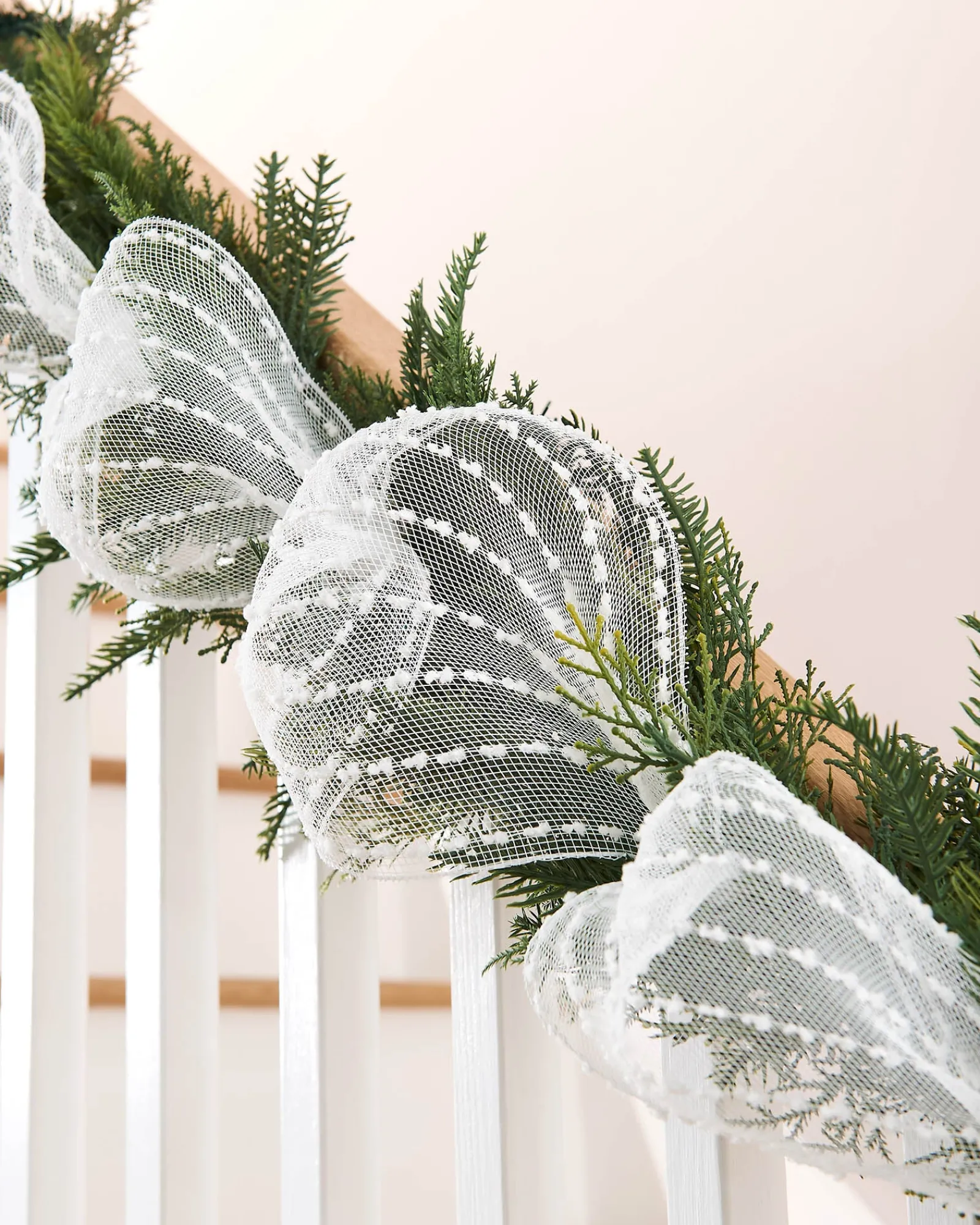 WeRChristmas White Mesh With White Dacron Lines, 9 M